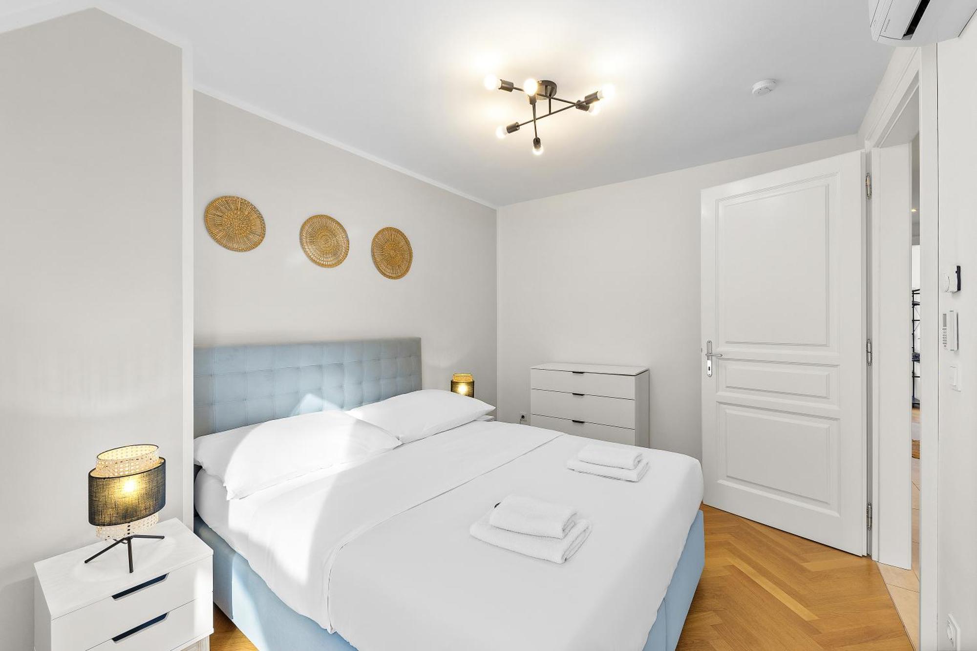 Chic Residences #presidential #brand New# Apartment *